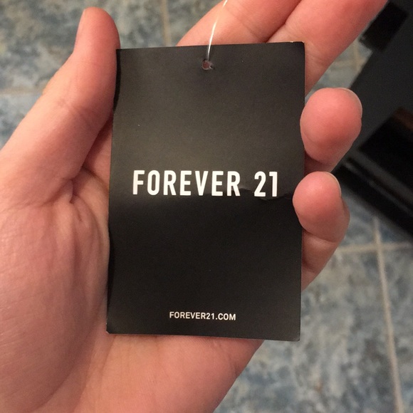 Never worn! It was delivered after I needed it. - Picture 4 of 5